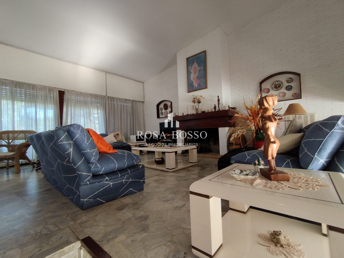 Apartamento ID.8857 - Venta y alquiler de casa en playa mansa Punta del Esate de 4 dormitorios 