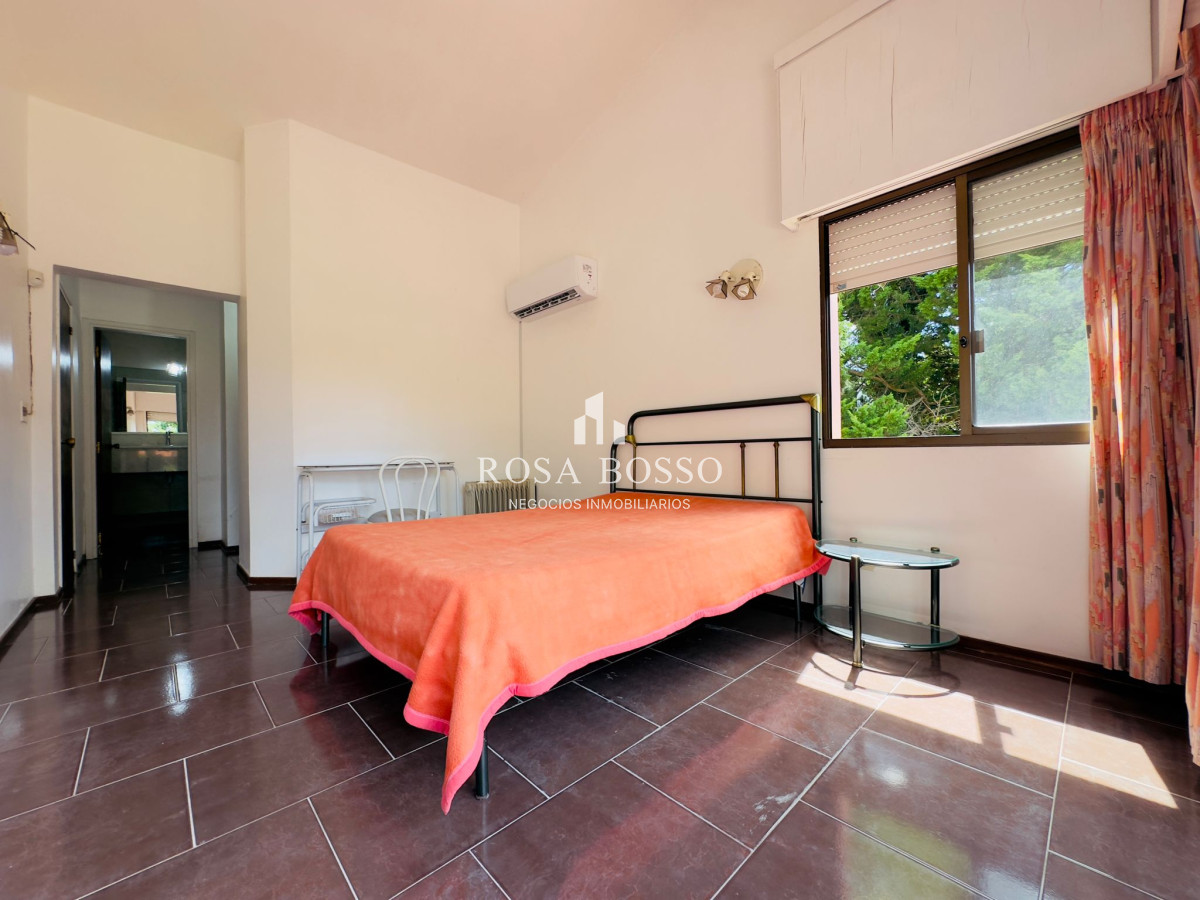 Apartamento ID.9100 - Casa en Venta, 5 dormitorios, 50 metros de la playa.
