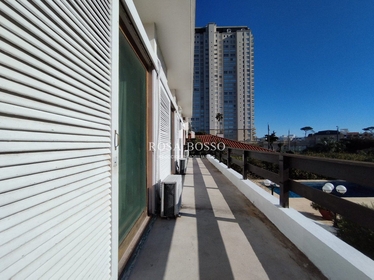 Apartamento ID.8857 - Venta y alquiler de casa en playa mansa Punta del Esate de 4 dormitorios 