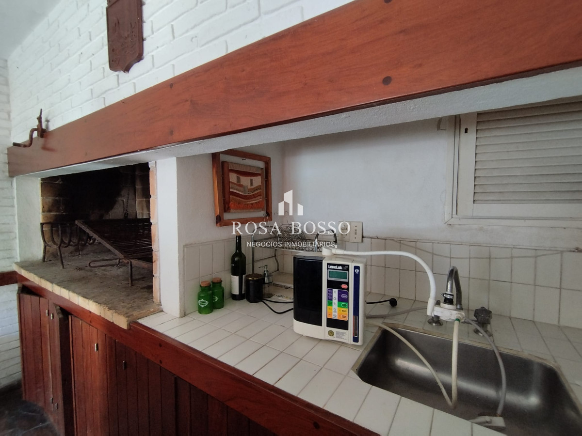 Apartamento ID.8857 - Venta y alquiler de casa en playa mansa Punta del Esate de 4 dormitorios 