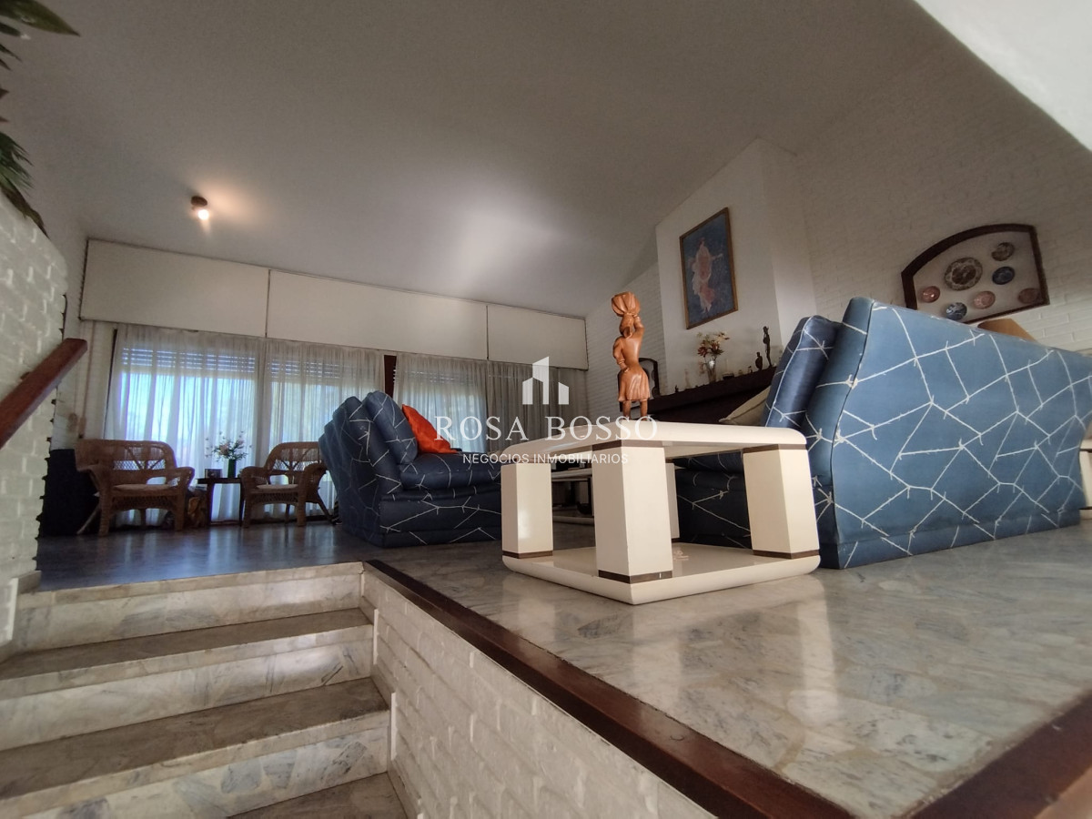 Apartamento ID.8857 - Venta y alquiler de casa en playa mansa Punta del Esate de 4 dormitorios 