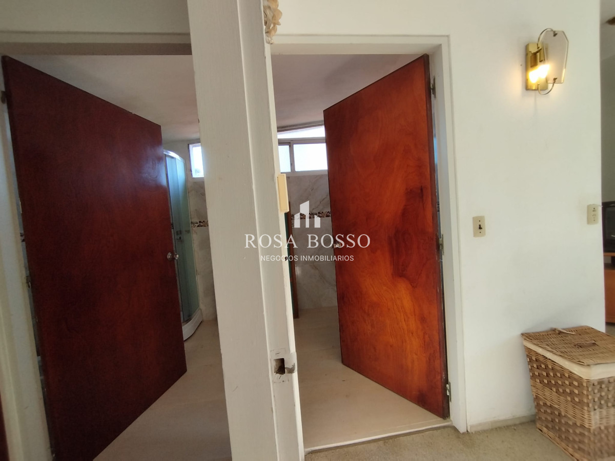 Apartamento ID.8857 - Venta y alquiler de casa en playa mansa Punta del Esate de 4 dormitorios 