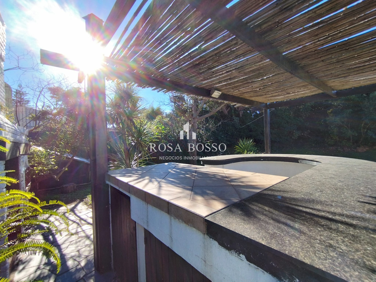 Apartamento ID.8857 - Venta y alquiler de casa en playa mansa Punta del Esate de 4 dormitorios 