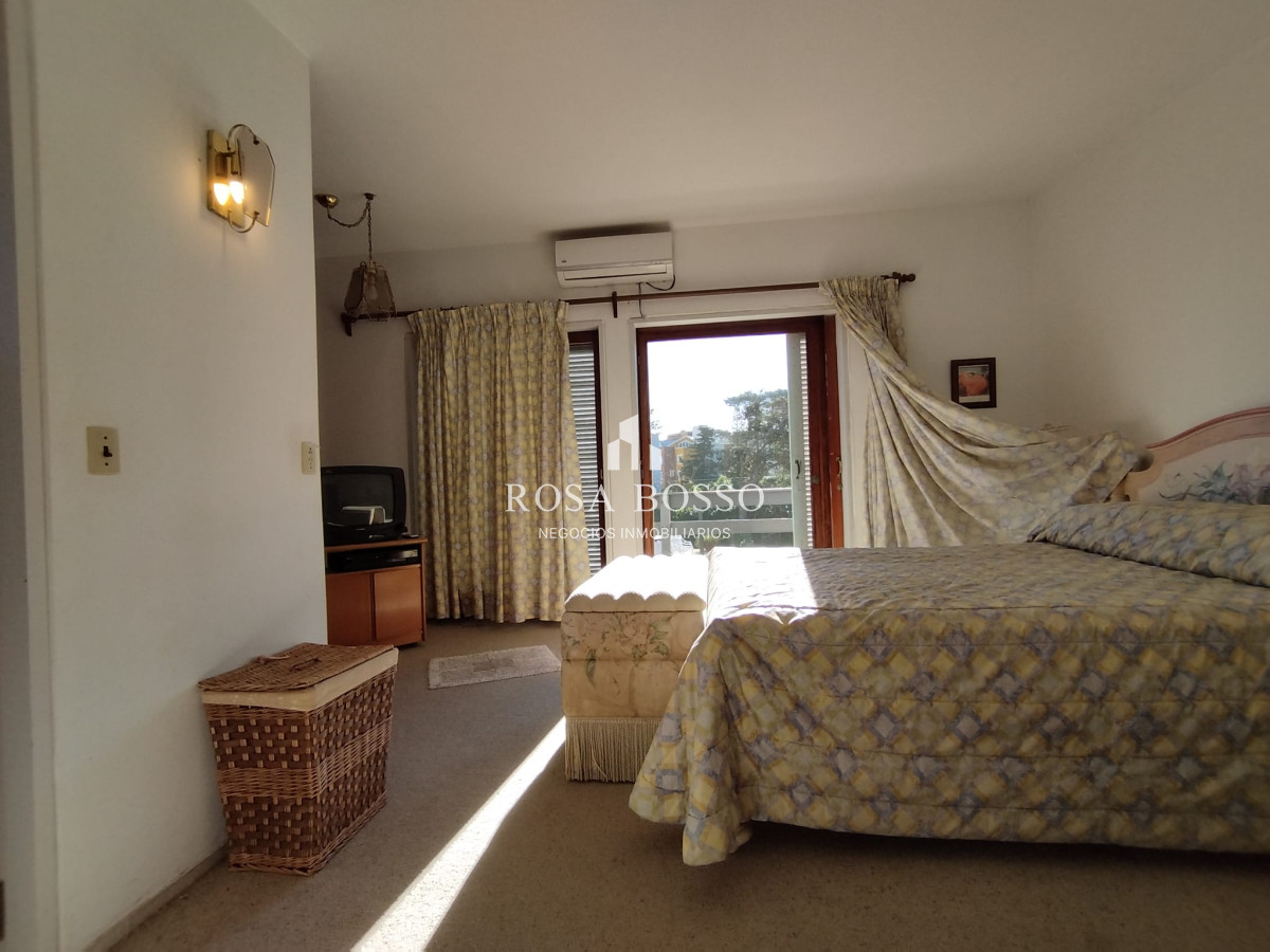Apartamento ID.8857 - Venta y alquiler de casa en playa mansa Punta del Esate de 4 dormitorios 