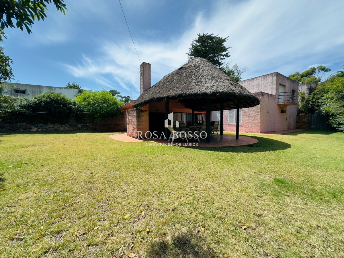 Apartamento ID.9100 - Casa en Venta, 5 dormitorios, 50 metros de la playa.