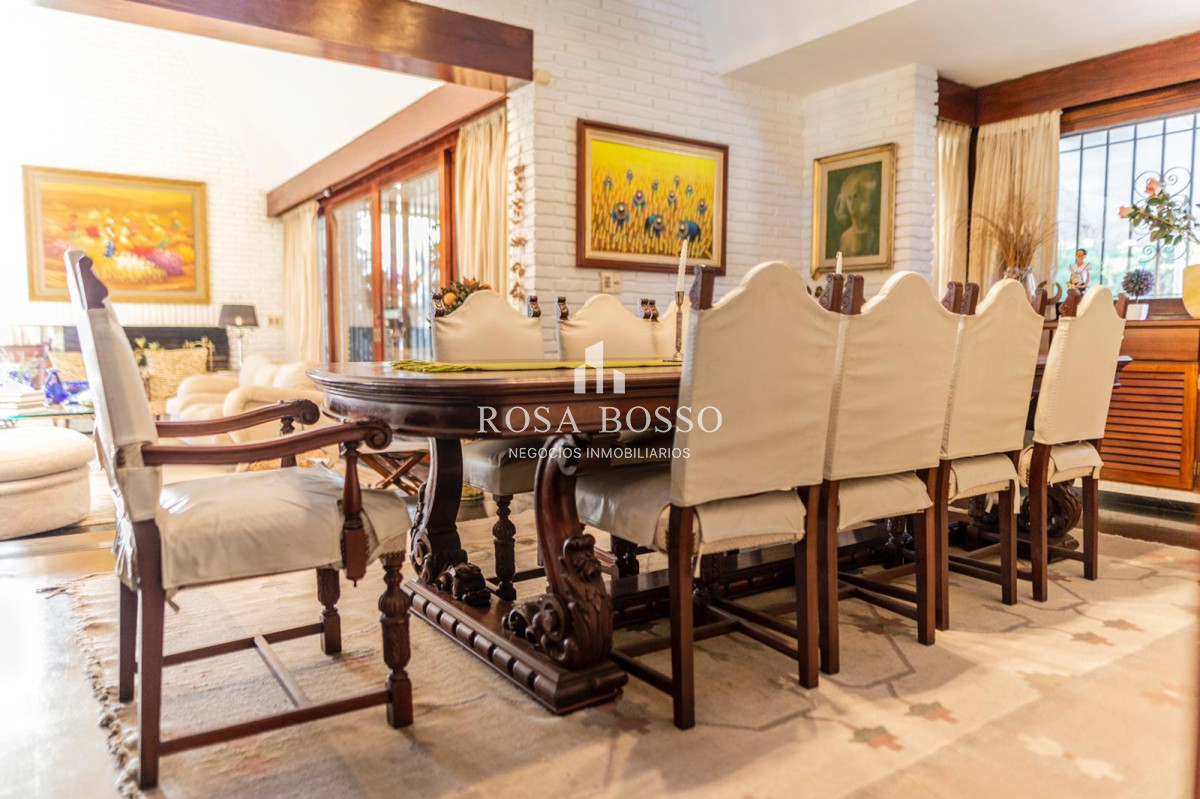 Casa ID.9099 - Casa en venta de 6 dormitorios, playa mansa, Punta del este.