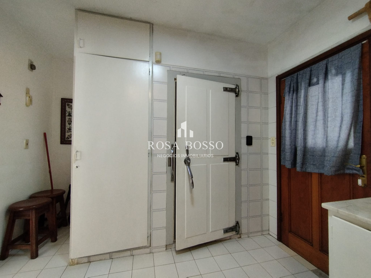 Apartamento ID.8857 - Venta y alquiler de casa en playa mansa Punta del Esate de 4 dormitorios 