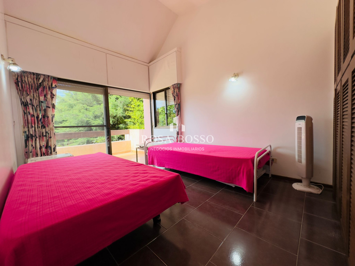Apartamento ID.9100 - Casa en Venta, 5 dormitorios, 50 metros de la playa.
