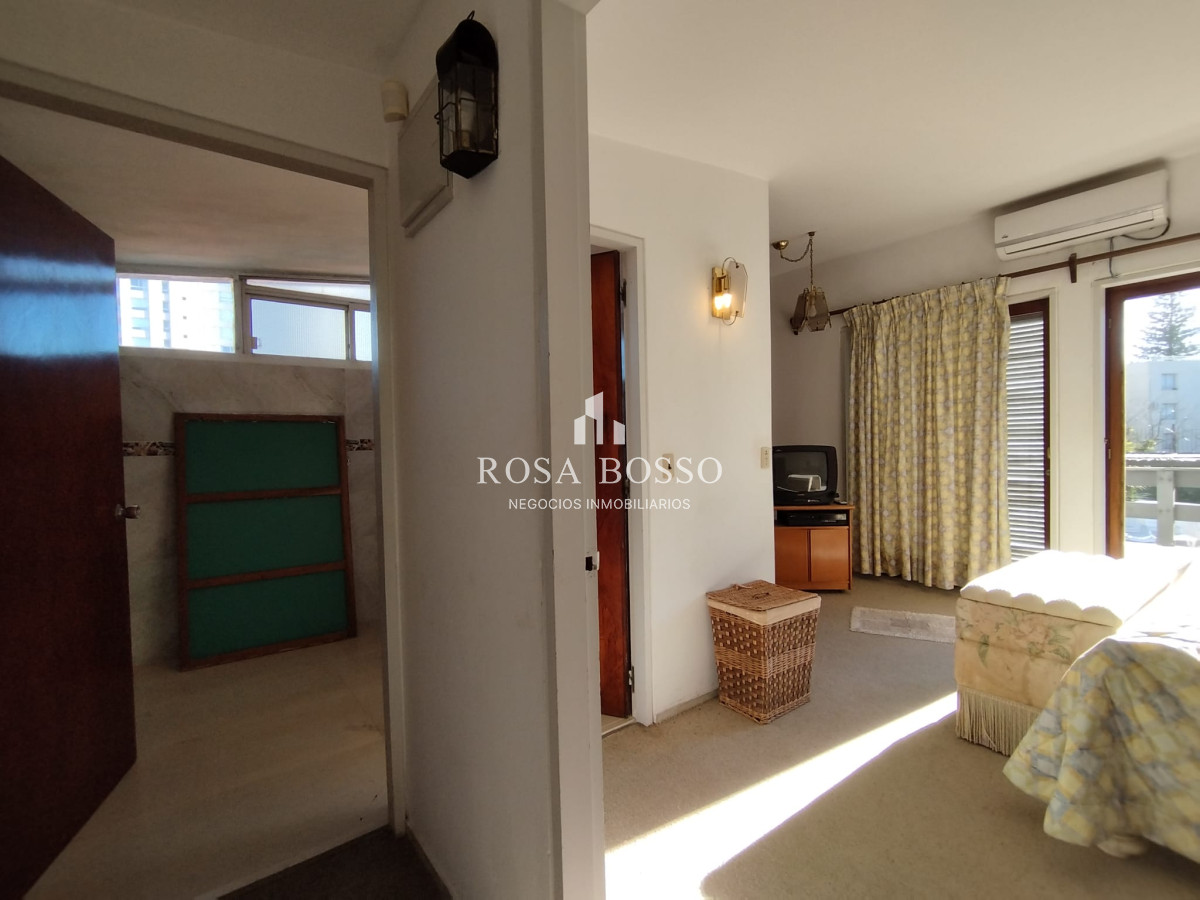 Apartamento ID.8857 - Venta y alquiler de casa en playa mansa Punta del Esate de 4 dormitorios 