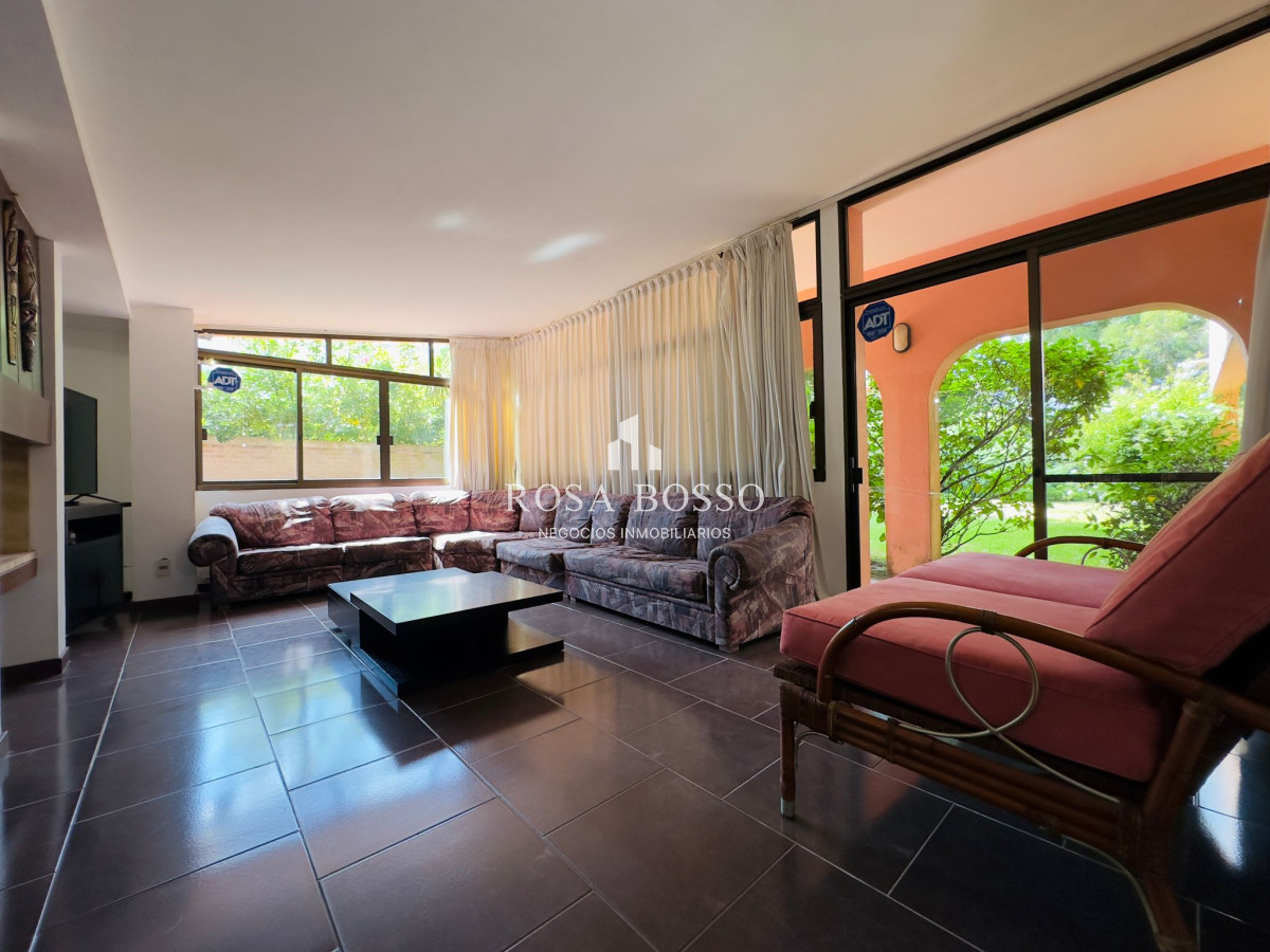 Apartamento ID.9100 - Casa en Venta, 5 dormitorios, 50 metros de la playa.