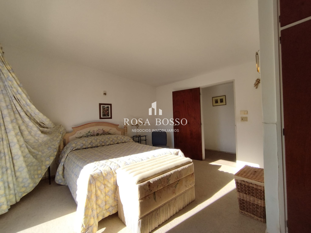 Apartamento ID.8857 - Venta y alquiler de casa en playa mansa Punta del Esate de 4 dormitorios 