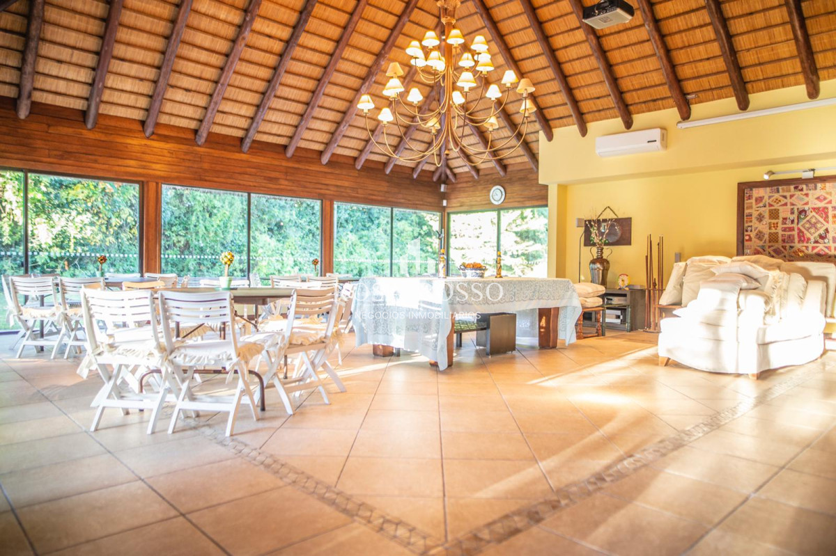 Casa ID.9099 - Casa en venta de 6 dormitorios, playa mansa, Punta del este.