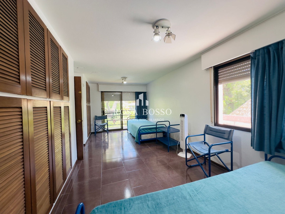 Apartamento ID.9100 - Casa en Venta, 5 dormitorios, 50 metros de la playa.
