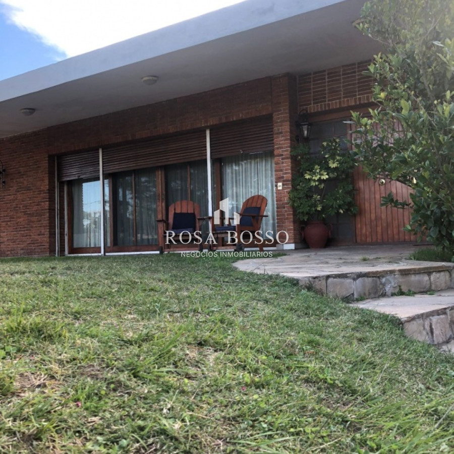 Apartamento ID.8857 - Venta y alquiler de casa en playa mansa Punta del Esate de 4 dormitorios 