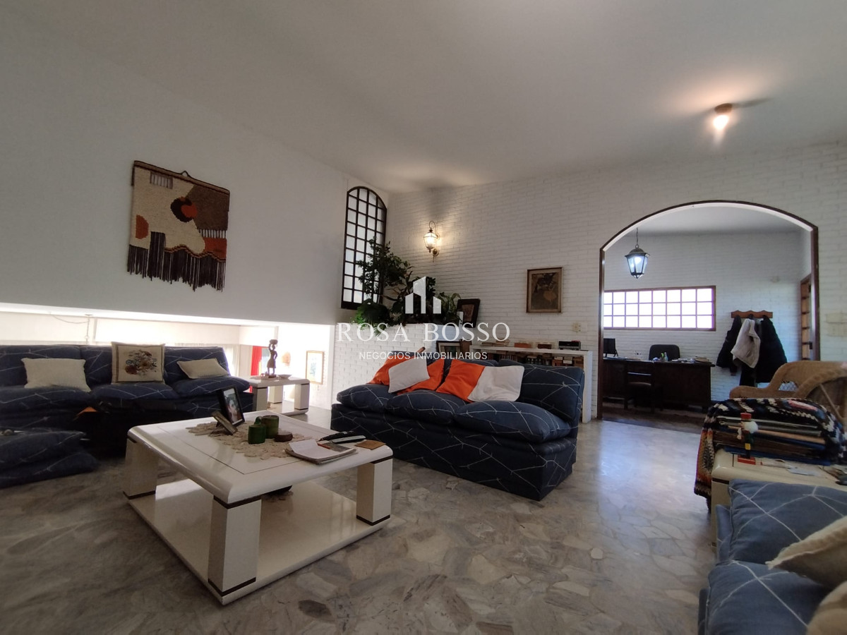 Apartamento ID.8857 - Venta y alquiler de casa en playa mansa Punta del Esate de 4 dormitorios 