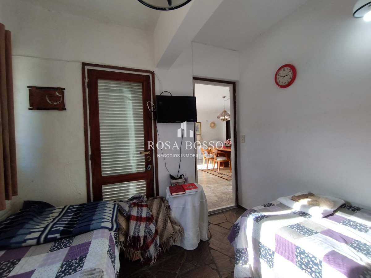 Apartamento ID.8857 - Venta y alquiler de casa en playa mansa Punta del Esate de 4 dormitorios 