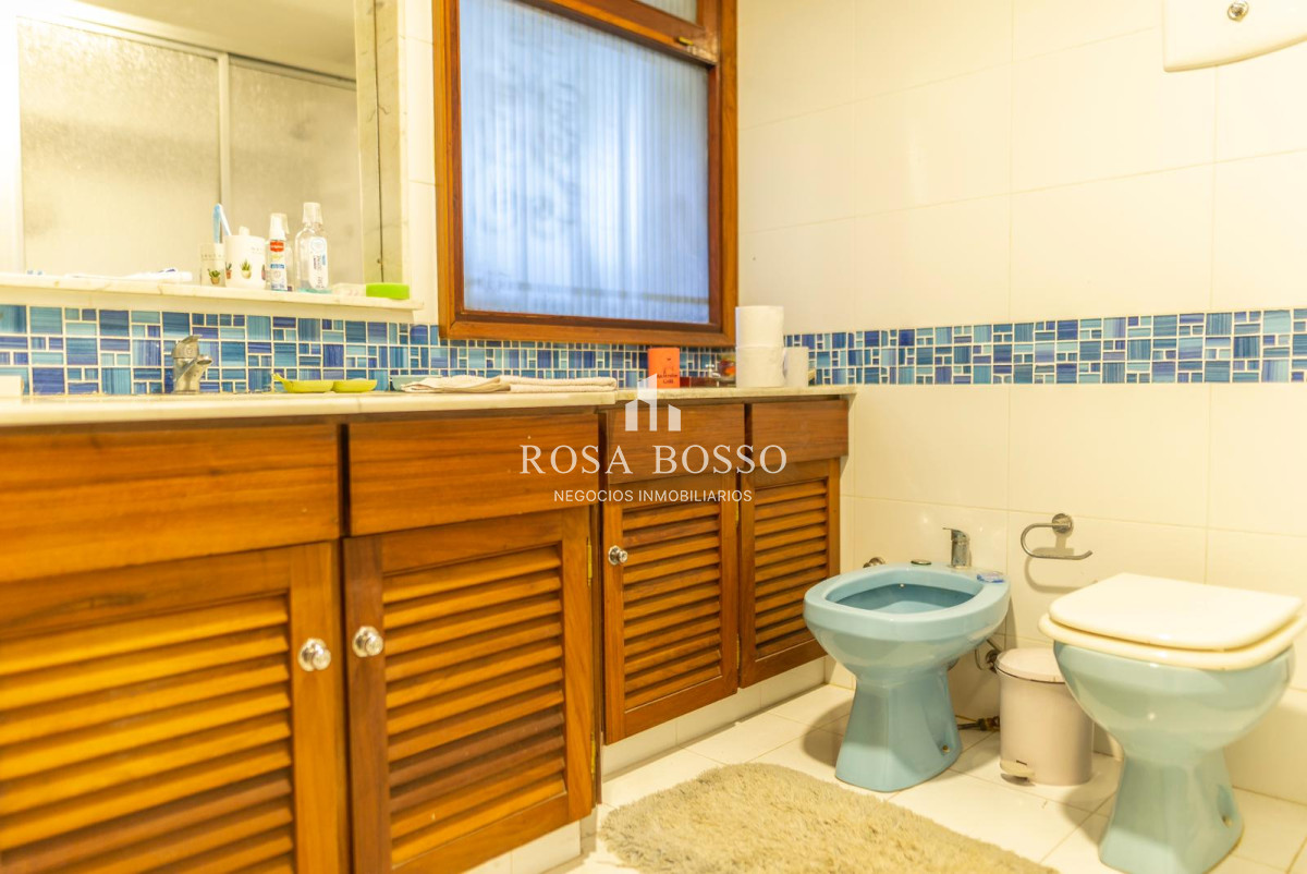 Casa ID.9099 - Casa en venta de 6 dormitorios, playa mansa, Punta del este.
