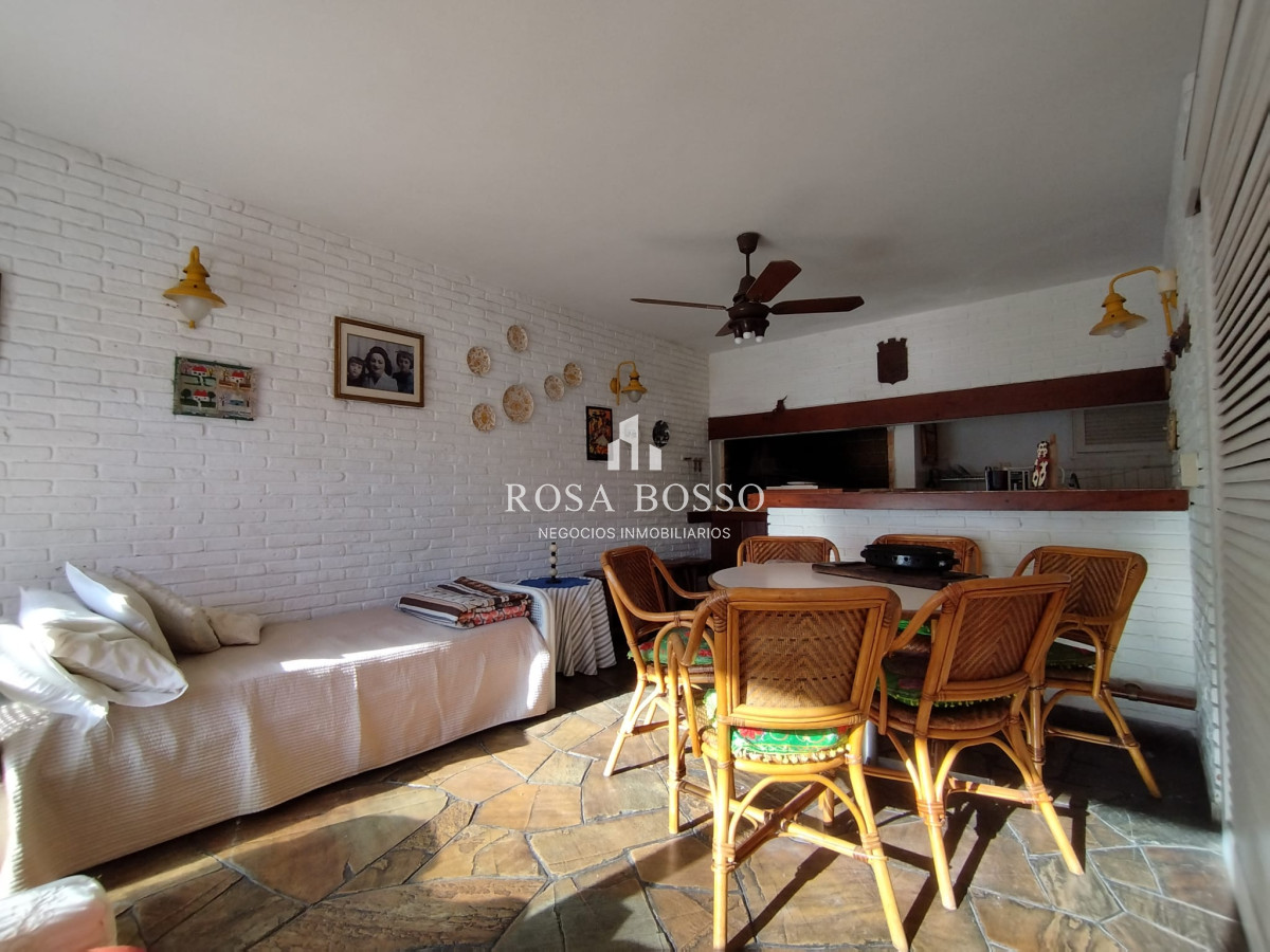 Apartamento ID.8857 - Venta y alquiler de casa en playa mansa Punta del Esate de 4 dormitorios 