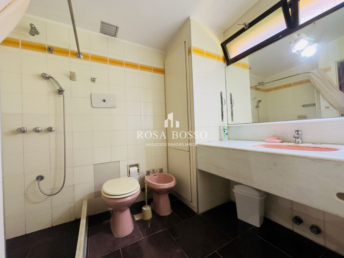 Apartamento ID.9100 - Casa en Venta, 5 dormitorios, 50 metros de la playa.