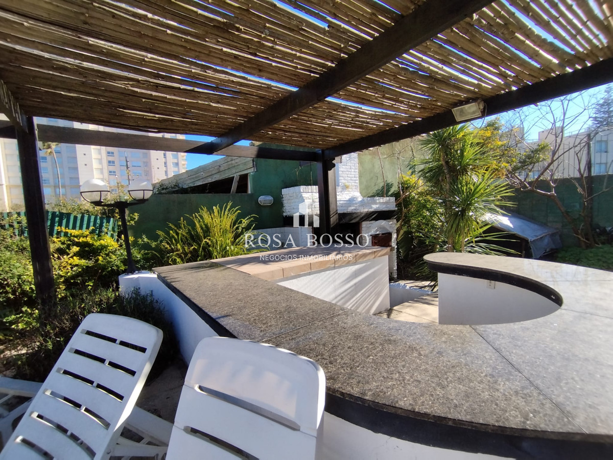 Apartamento ID.8857 - Venta y alquiler de casa en playa mansa Punta del Esate de 4 dormitorios 