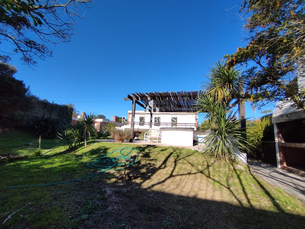 Apartamento ID.8857 - Venta y alquiler de casa en playa mansa Punta del Esate de 4 dormitorios 