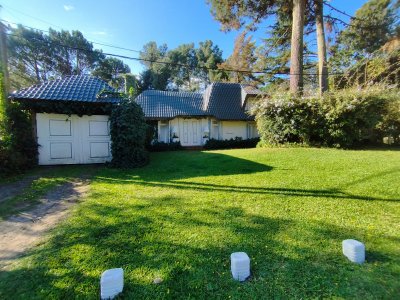 Casa Venta 4 dormitorios con piscina Punta del Este Pinares