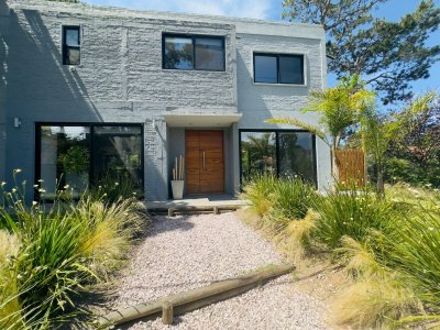 Alquiler de casa de 3 dormitorios con piscina en Punta del Este