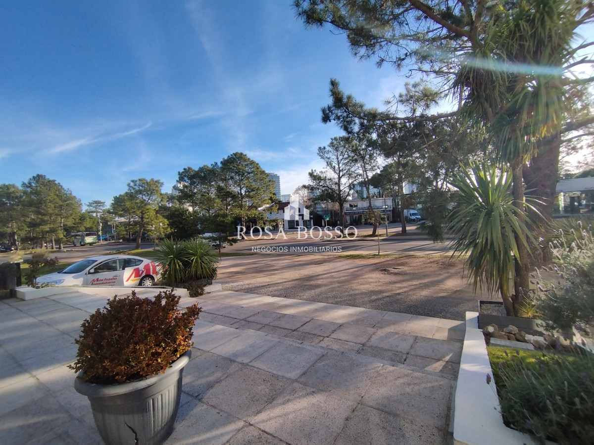 Local Comercial ID.7831 - Venta de local en Puta del Este