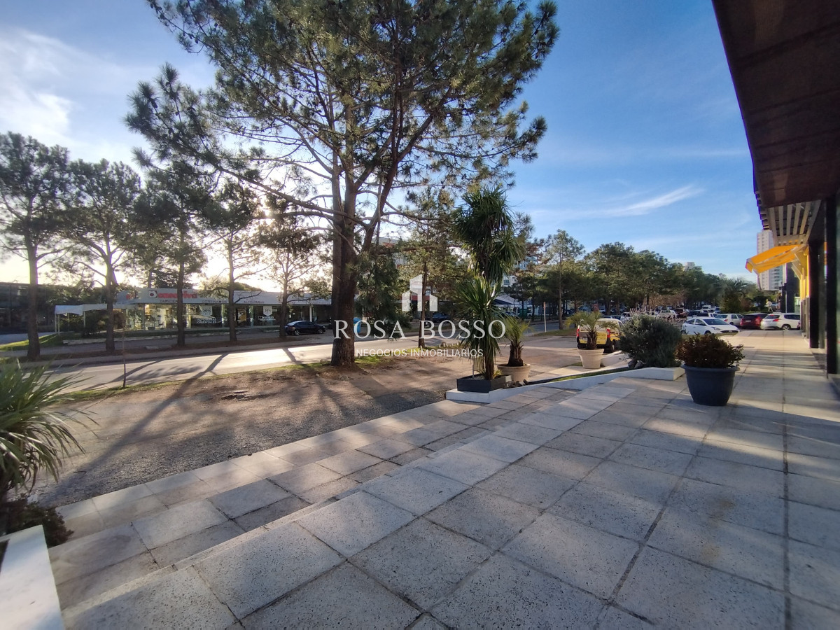 Local Comercial ID.7831 - Venta de local en Puta del Este