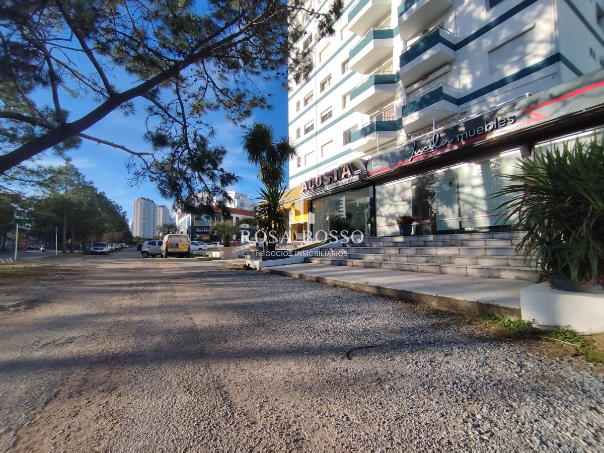 Local Comercial ID.7831 - Venta de local en Puta del Este