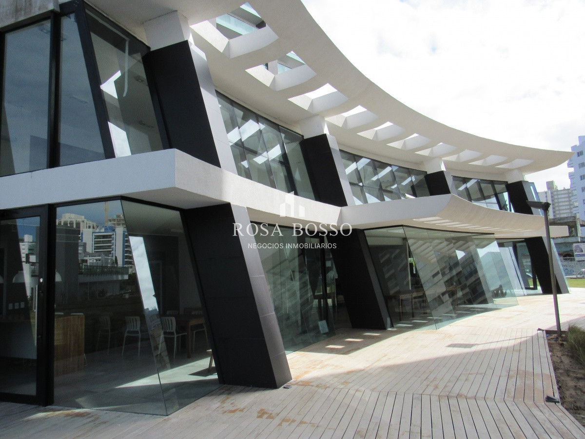 Apartamento ID.8420 - Apartamento en VENTA, 3 dormitorios, 3 suites, moderno, punta del este.