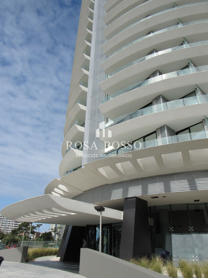 Apartamento ID.8420 - Apartamento en VENTA, 3 dormitorios, 3 suites, moderno, punta del este.