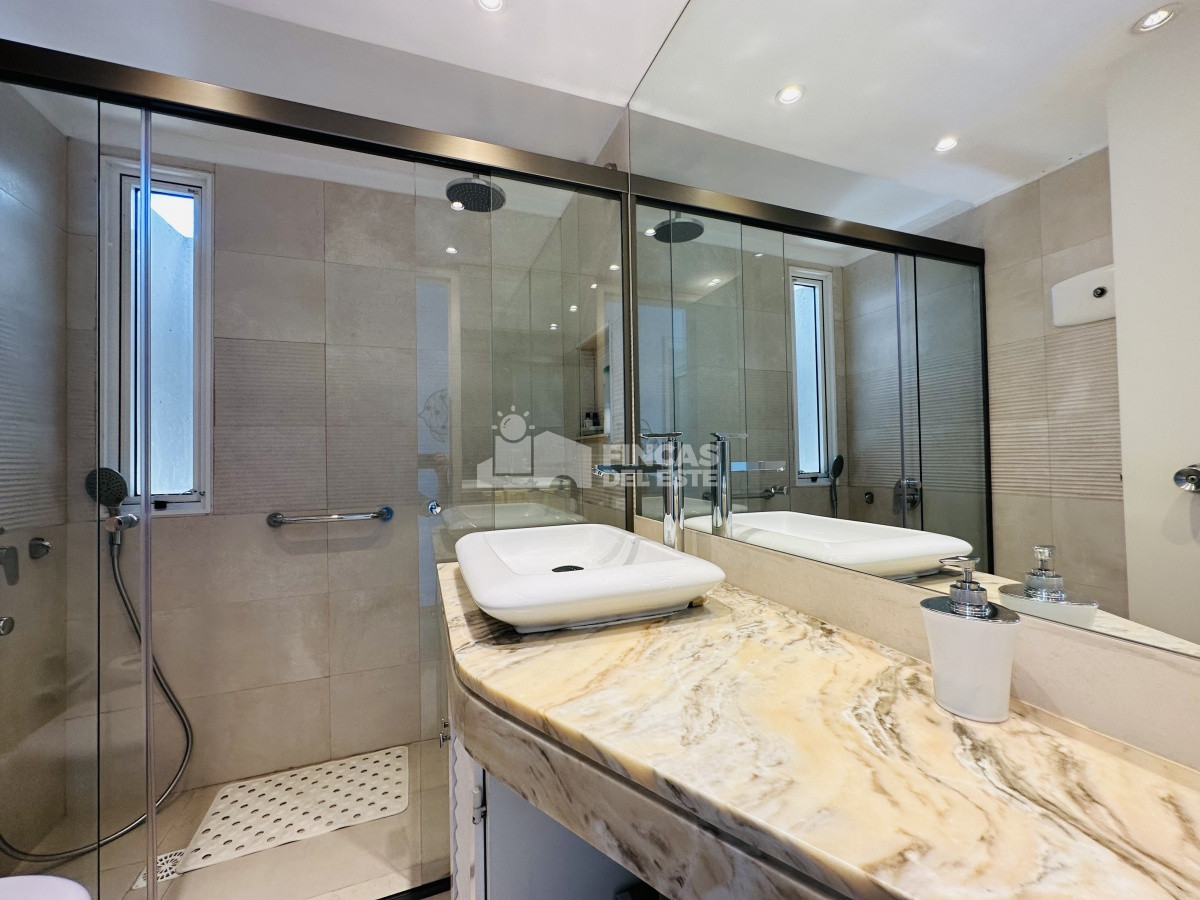 Apartamento ID.2555/Apartamento-frente-al-Mar-en-Playa-Brava-de-3-dormitorios- - Apartamento frente al Mar en Playa Brava de 3 dormitorios 