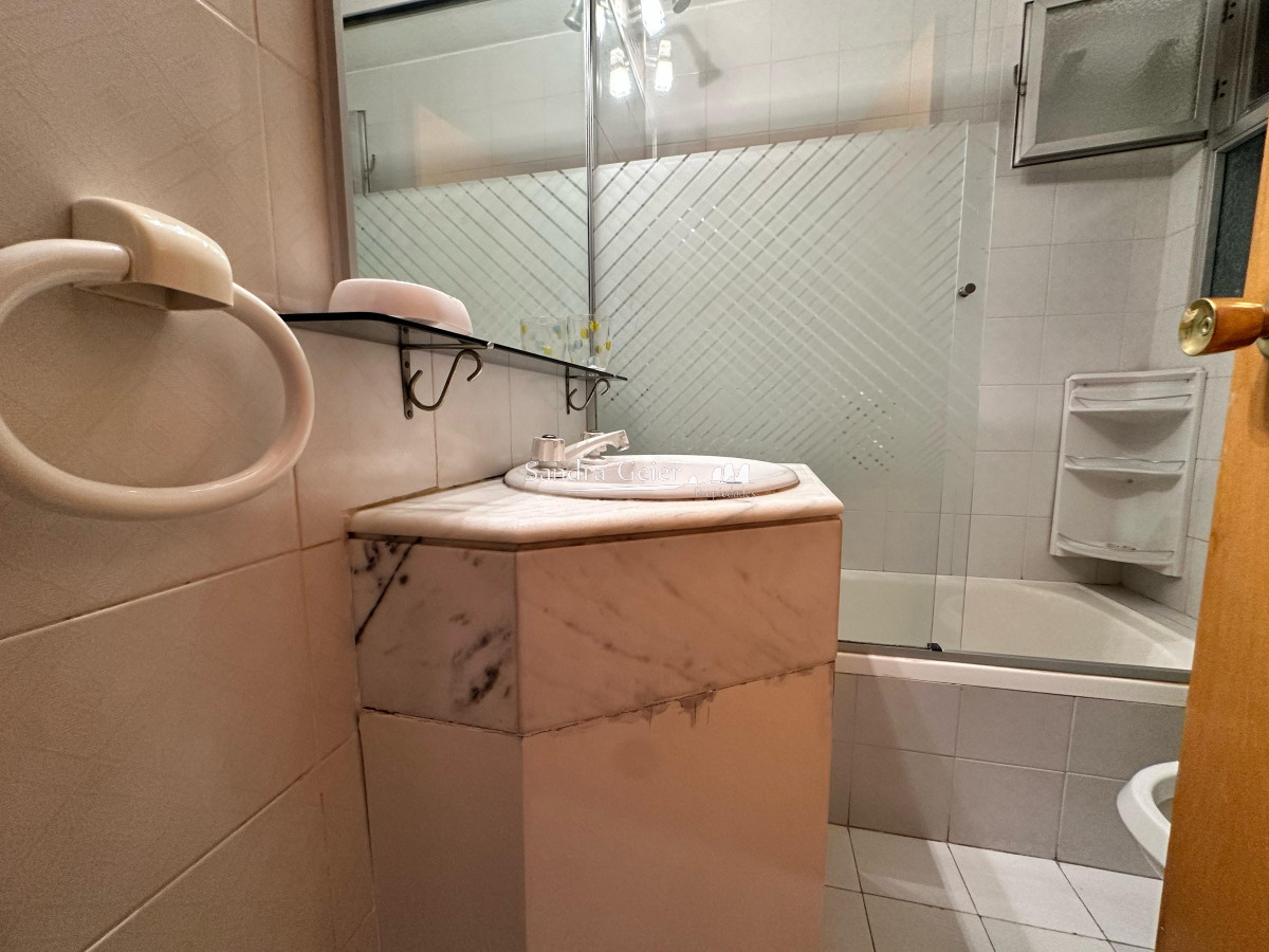 Apartamento ID.2831 - Apartamento de 2 dormitorios en alquiler y venta en Punta del Este