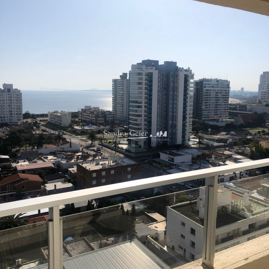 Apartamento ID.2083 - Venta de apartamento de 3 dormitorios en Punta del Este