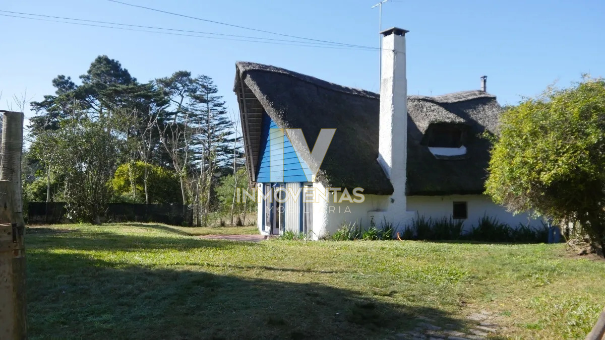 Casa ID.4179 - Casa en venta de dos dormitorio y dependencia en Punta del Este
