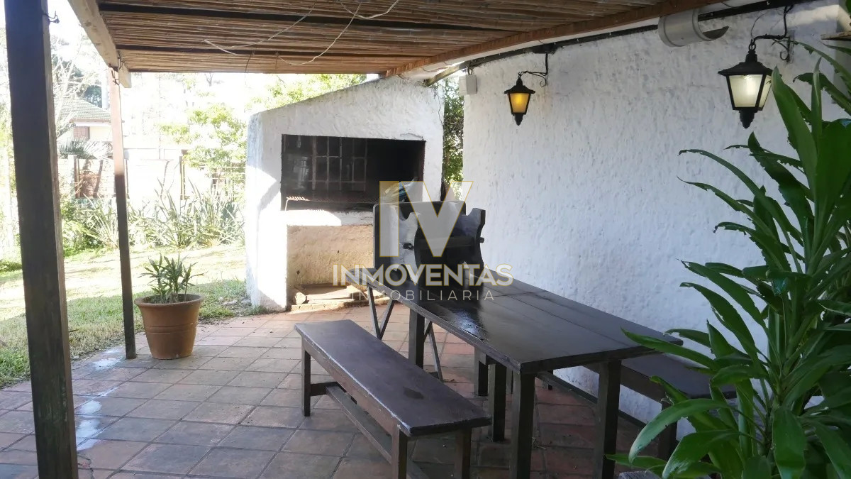 Casa ID.4179 - Casa en venta de dos dormitorio y dependencia en Punta del Este