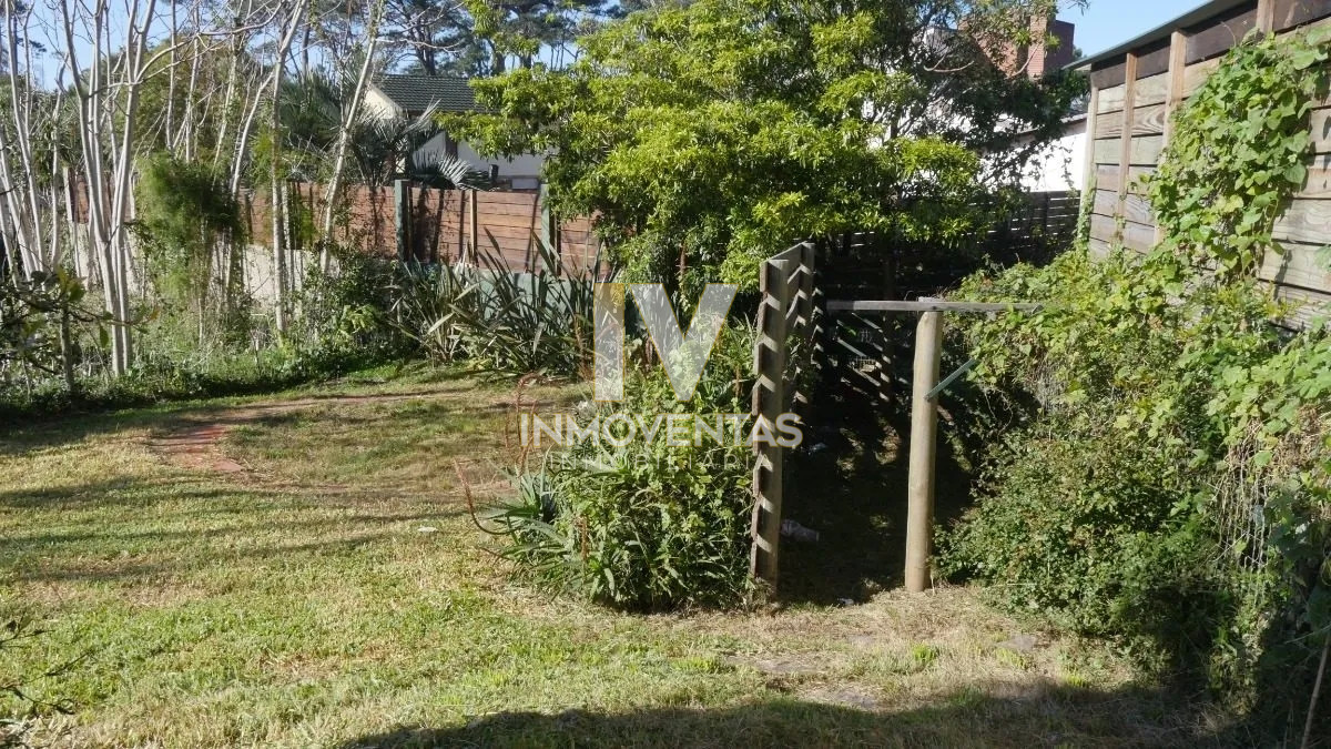 Casa ID.4179 - Casa en venta de dos dormitorio y dependencia en Punta del Este