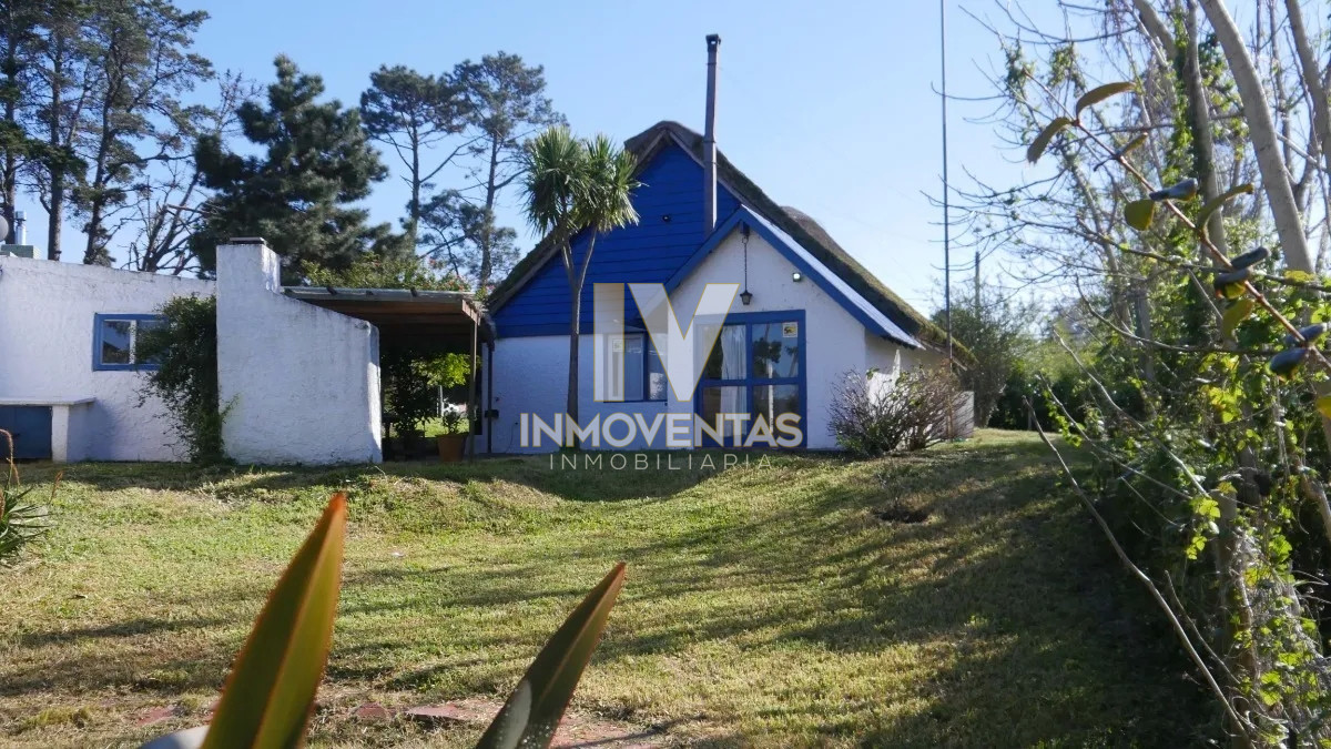 Casa ID.4179 - Casa en venta de dos dormitorio y dependencia en Punta del Este