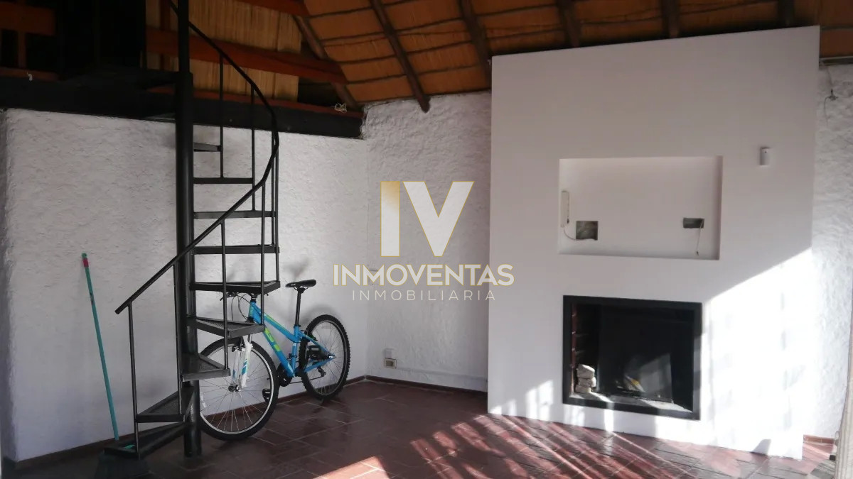 Casa ID.4179 - Casa en venta de dos dormitorio y dependencia en Punta del Este