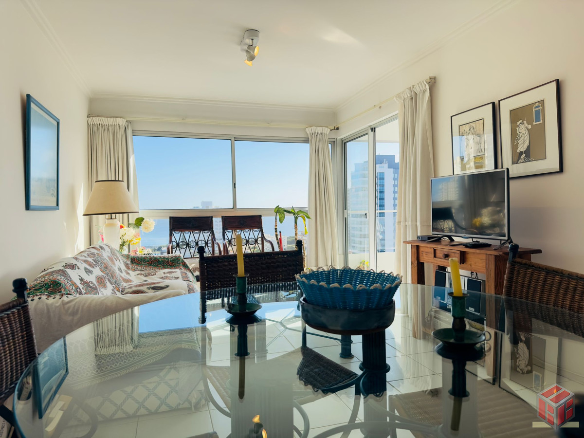 Apartamento ID.8844 - Apto en venta de 2 dormitorios, 2 baños, Punta del este. 