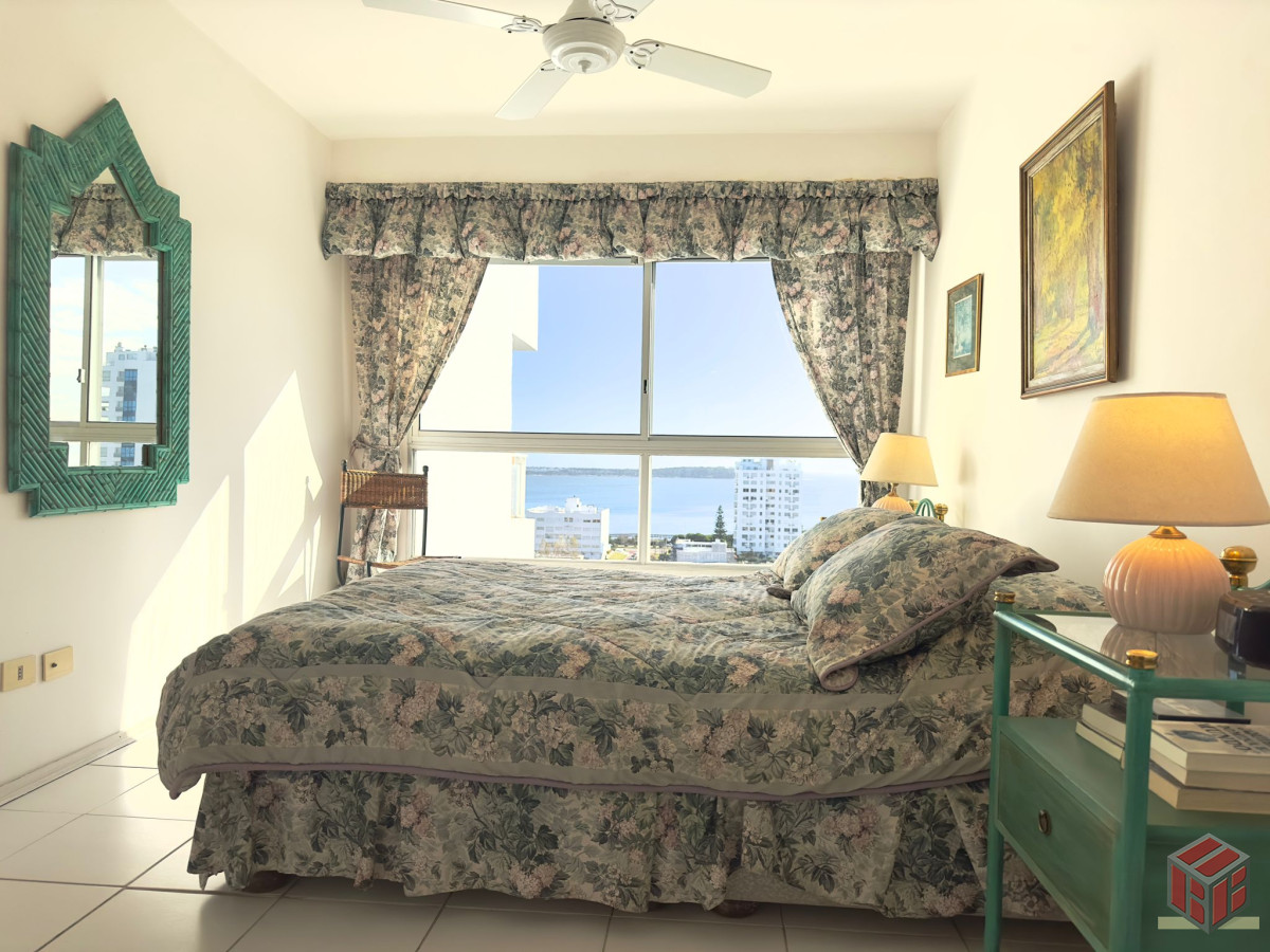 Apartamento ID.8844 - Apto en venta de 2 dormitorios, 2 baños, Punta del este. 
