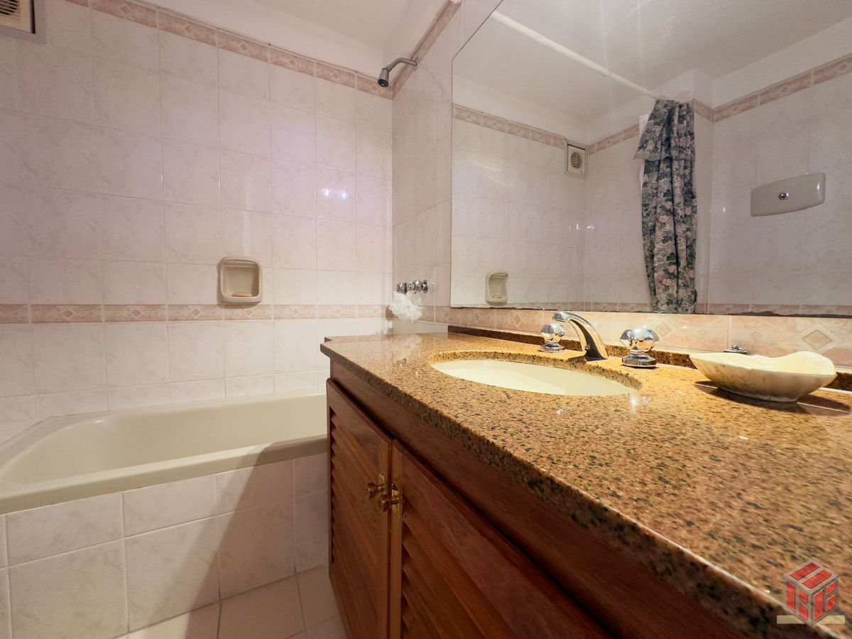 Apartamento ID.8844 - Apto en venta de 2 dormitorios, 2 baños, Punta del este. 