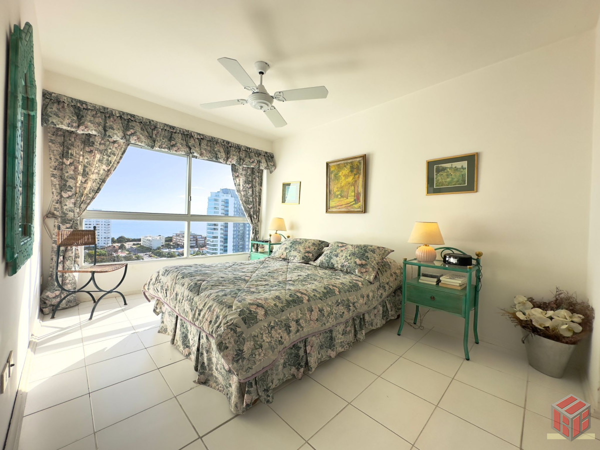 Apartamento ID.8844 - Apto en venta de 2 dormitorios, 2 baños, Punta del este. 