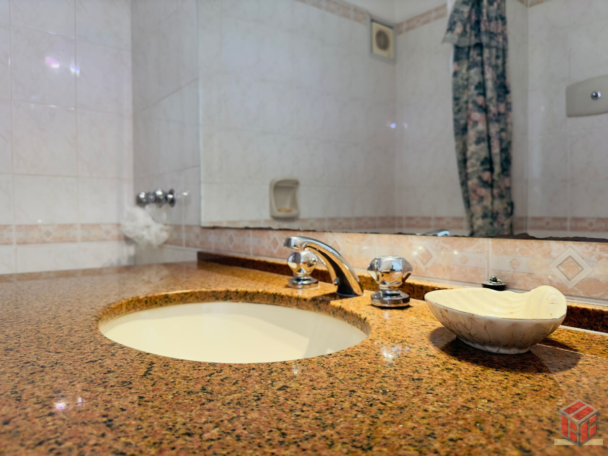 Apartamento ID.8844 - Apto en venta de 2 dormitorios, 2 baños, Punta del este. 