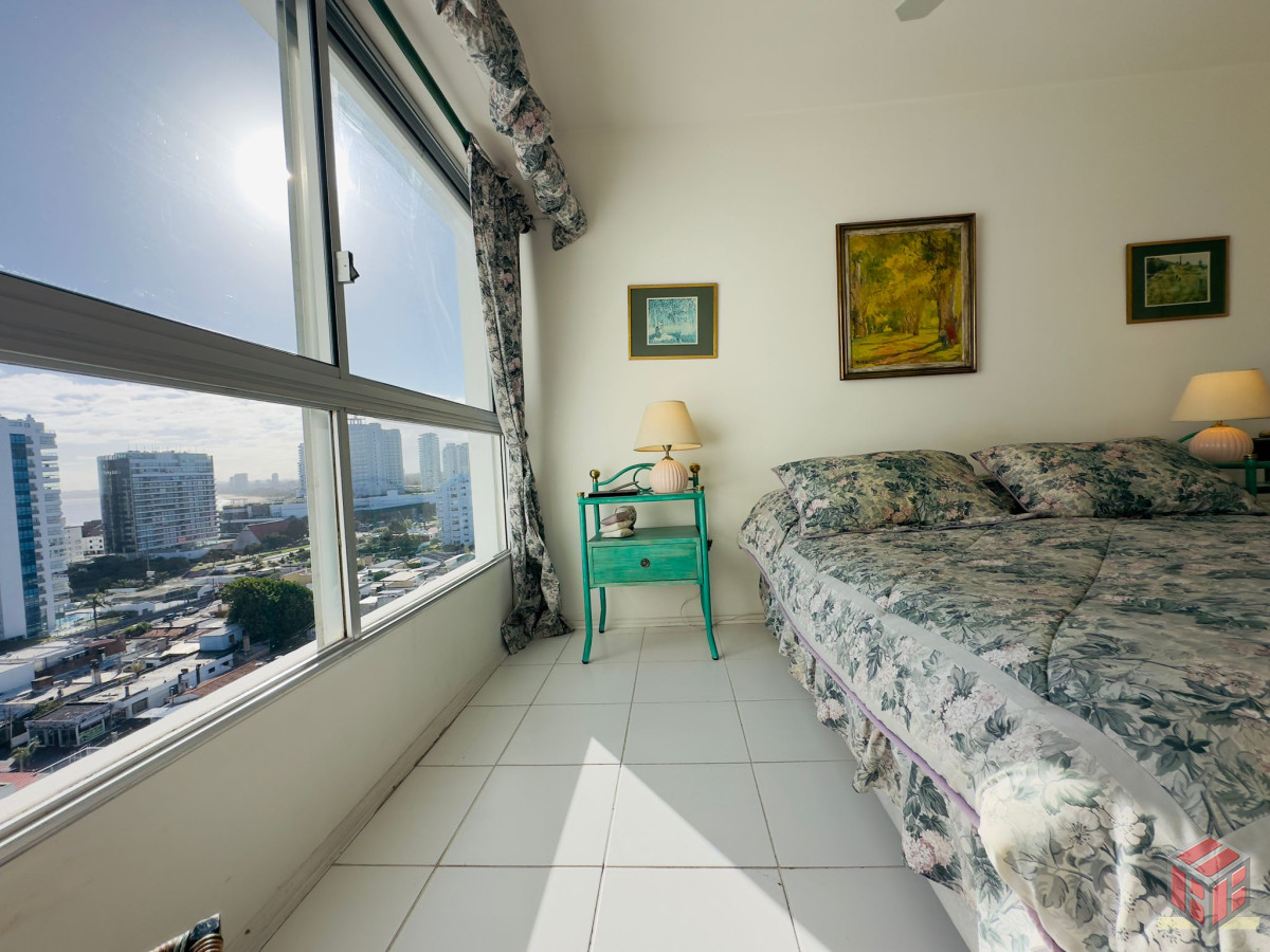 Apartamento ID.8844 - Apto en venta de 2 dormitorios, 2 baños, Punta del este. 