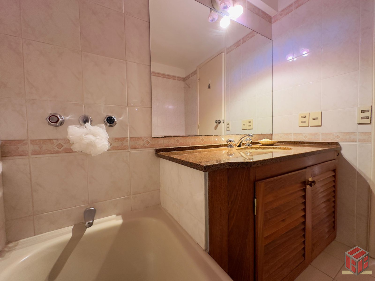 Apartamento ID.8844 - Apto en venta de 2 dormitorios, 2 baños, Punta del este. 