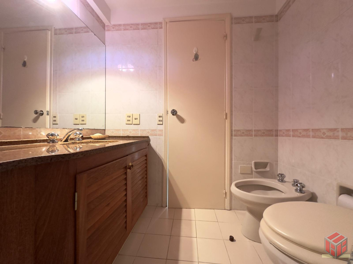 Apartamento ID.8844 - Apto en venta de 2 dormitorios, 2 baños, Punta del este. 