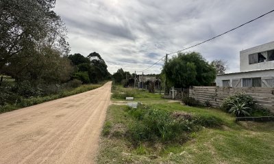 Terreno con mejoras, mas contenedor para vivir!