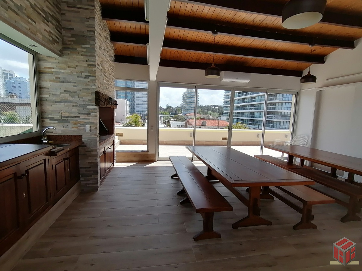 Apartamento ID.8844 - Apto en venta de 2 dormitorios, 2 baños, Punta del este. 